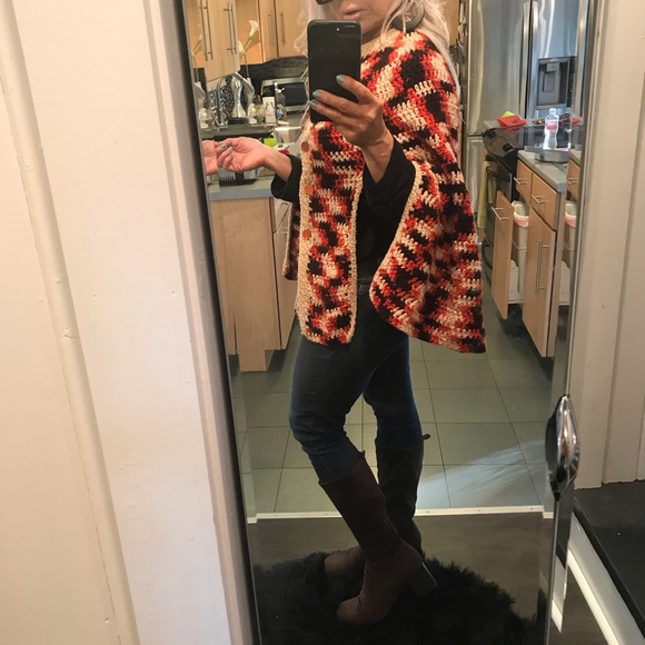 Vintage 60's crocheted knitted cape shawl, one size fits most, hand made - Picture 2 of 10